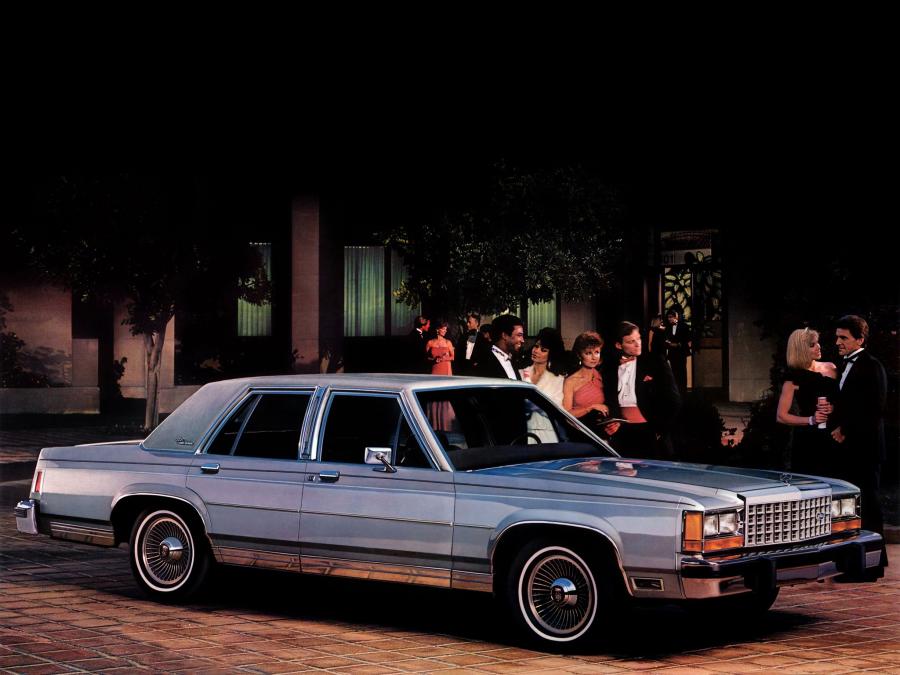  Ford LTD Crown Victoria 1983 года  (фото 6 из 10)